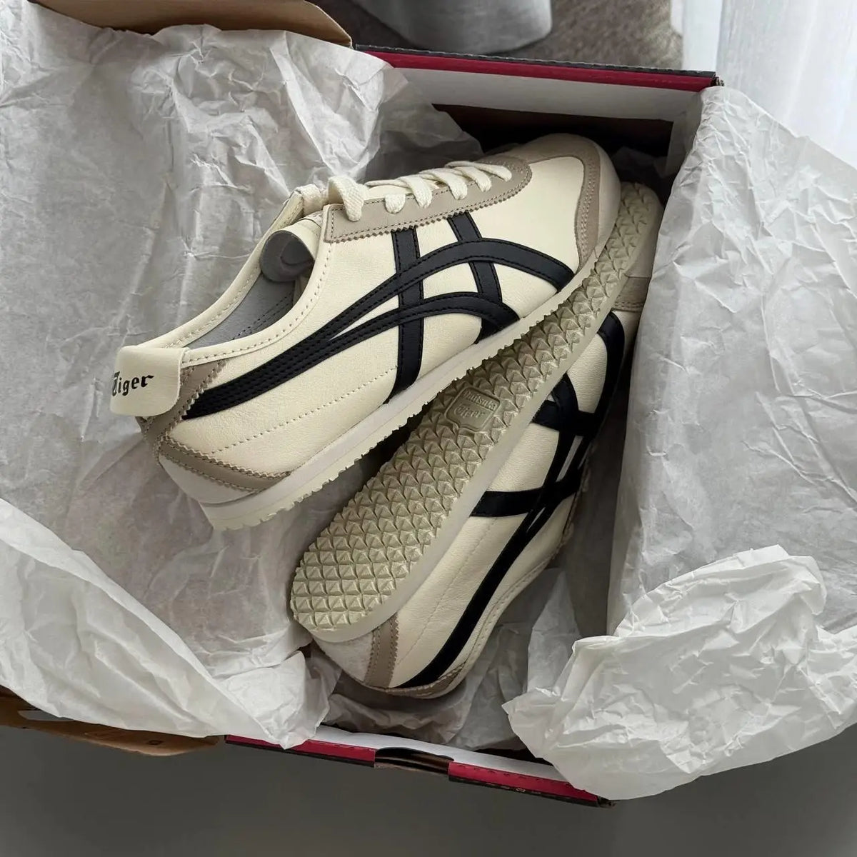 Onitsuka Tiger Mexico 66 Ivory  Birch Black  7A Premium Mens Sneakers D-2122