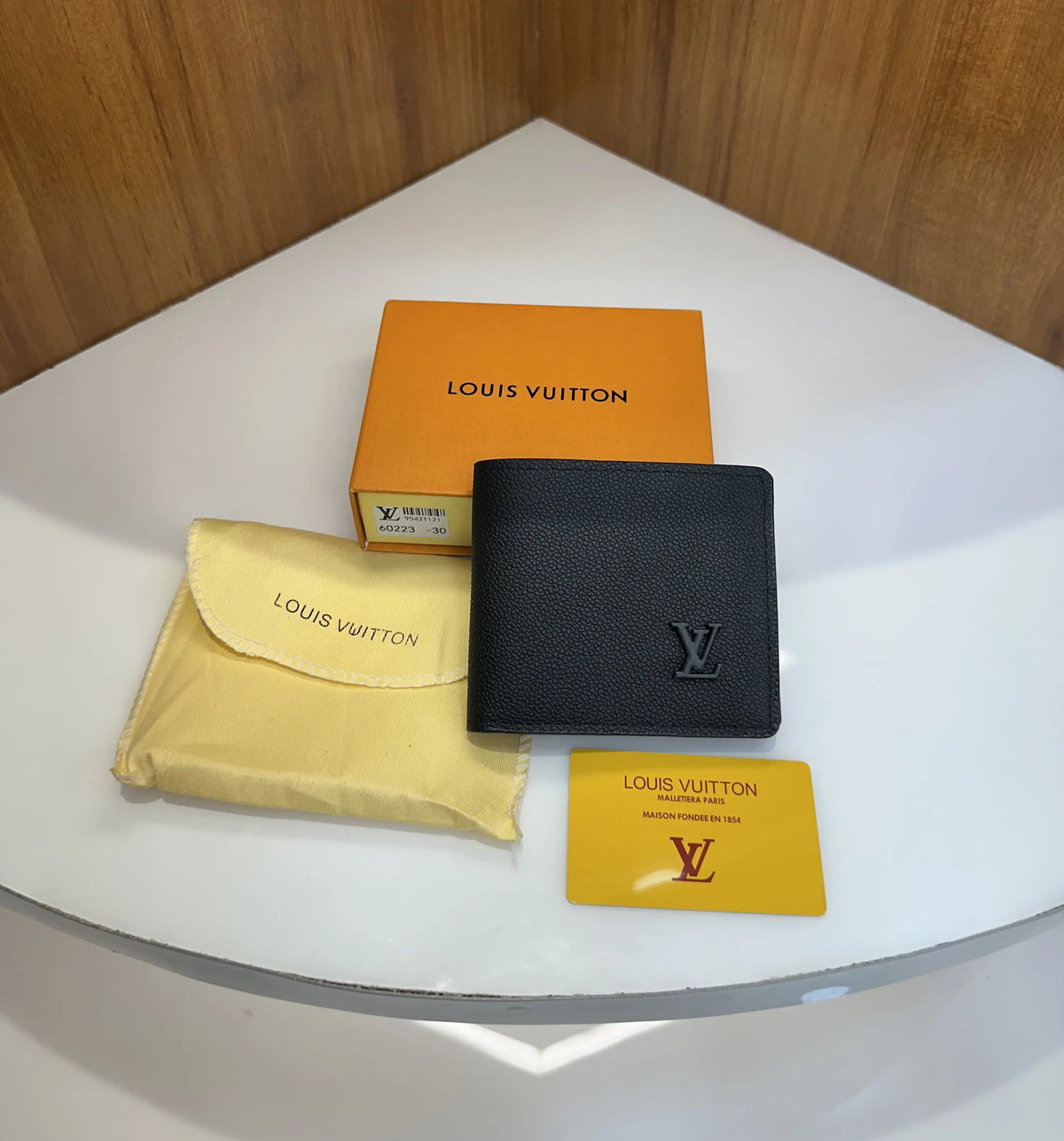 Louis Vuitto n Premium Wallet Black lv100